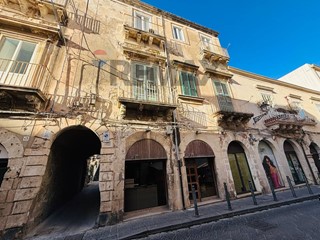 Appartamento in Vendita a Siracusa, 310'000&euro;, 175 m²