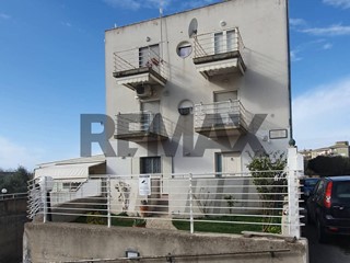 Appartamento in Vendita a Caltagirone, 95'000&euro;, 141 m²