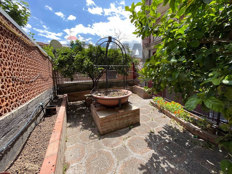 Quadrilocale in Vendita a Gaggi, 130'000&euro;, 219 m²