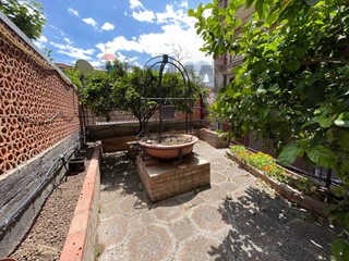 Quadrilocale in Vendita a Gaggi, 130'000&euro;, 219 m²