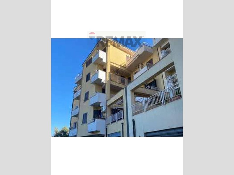 Trilocale in Vendita a Acquedolci, 55'000&euro;, 81 m²