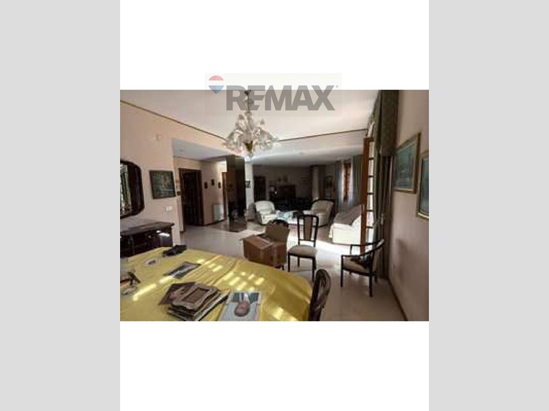 Appartamento in Vendita a Sant'Agata di Militello, 170'000&euro;, 190 m²