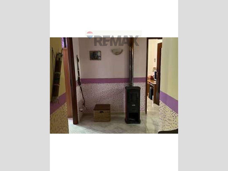 Trilocale in Vendita a Acquedolci, 90'000&euro;, 105 m²