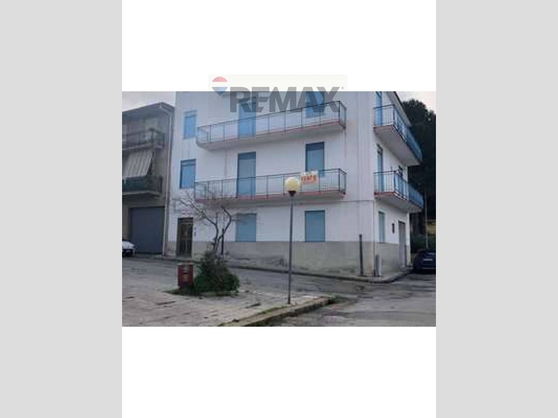 Quadrilocale in Vendita a Acquedolci, 75'000&euro;, 141 m²