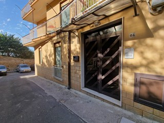 Appartamento in Vendita a Enna, 85'000&euro;, 130 m², con Box