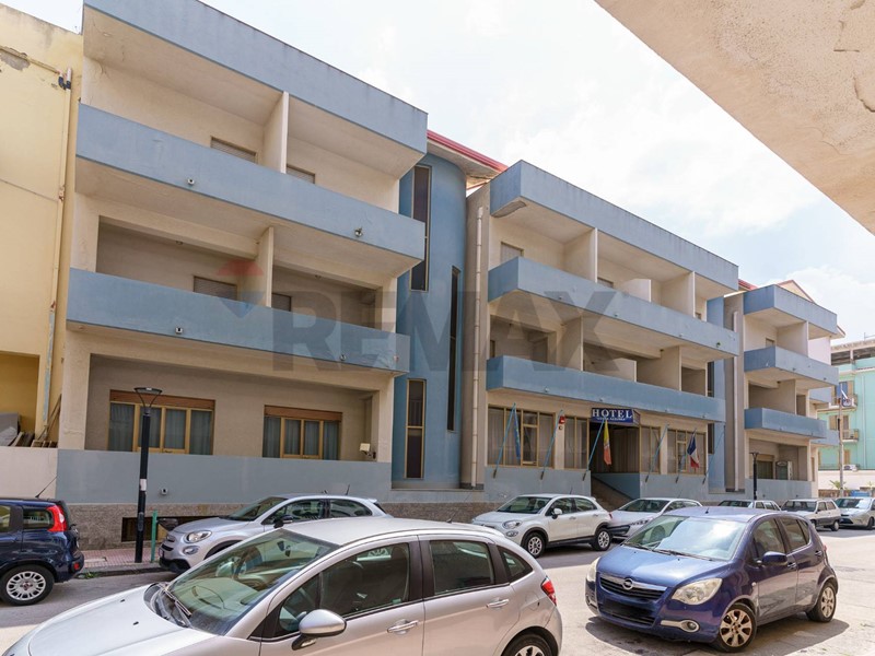 Appartamento in Vendita a Brolo, 1'900'000&euro;, 5400 m², con Box