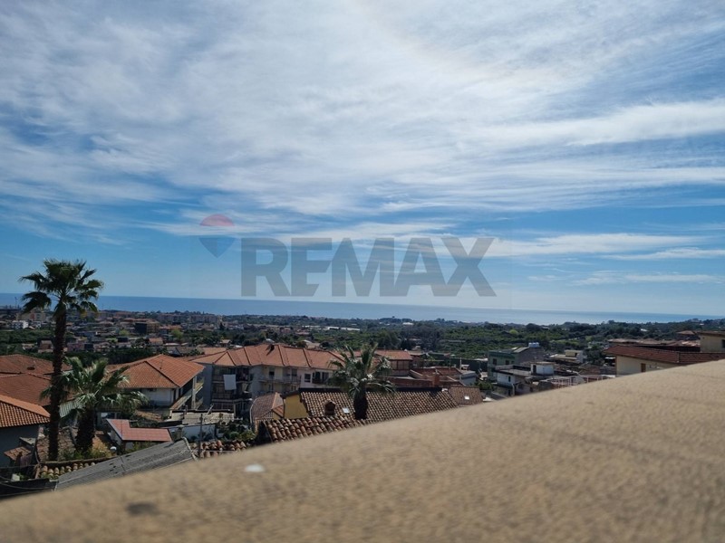 Bilocale in Vendita a Aci Catena, 52'000&euro;, 55 m²