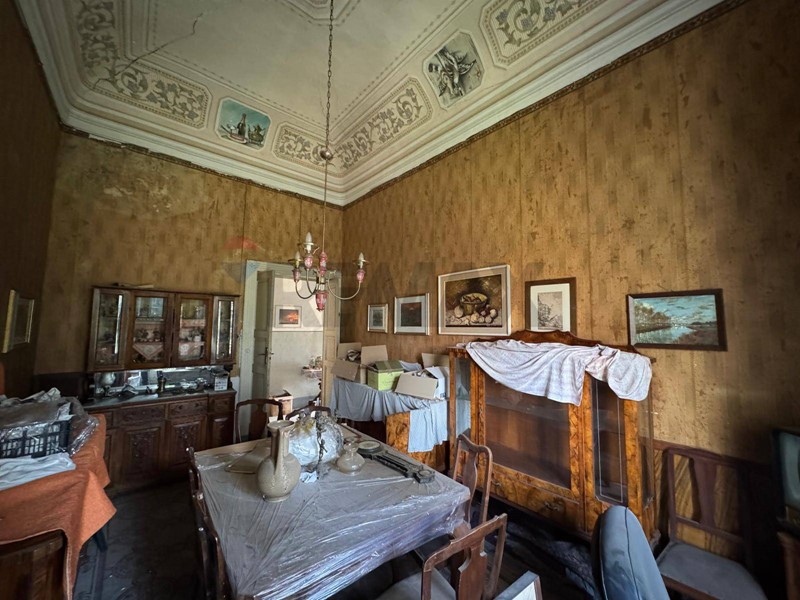 Appartamento in Vendita a Adrano, 80'000&euro;, 149 m²