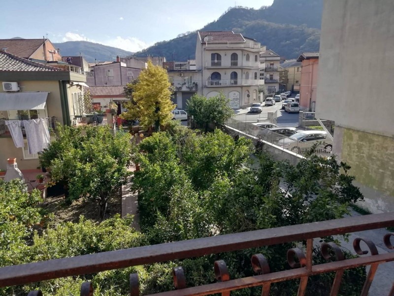Appartamento in Vendita a Francavilla di Sicilia, 38'000&euro;, 80 m²