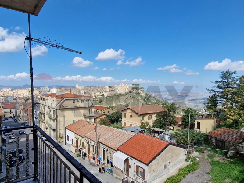 Appartamento in Vendita a Enna, 80'000&euro;, 134 m²