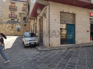 Quadrilocale in Vendita a Mirabella Imbaccari, 45'000&euro;, 130 m²