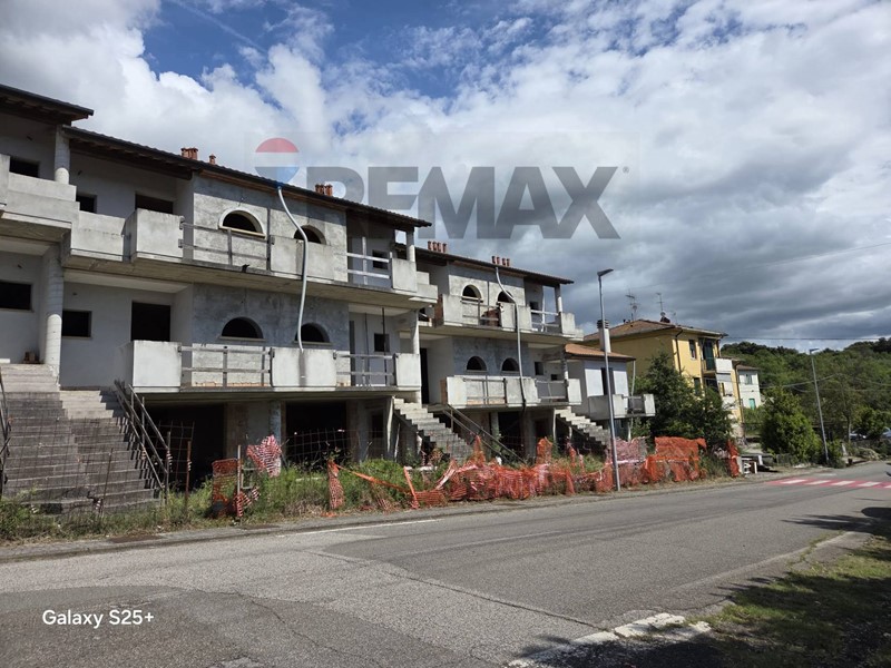 Appartamento in Vendita a Monteverdi Marittimo, 300'000&euro;, 620 m²