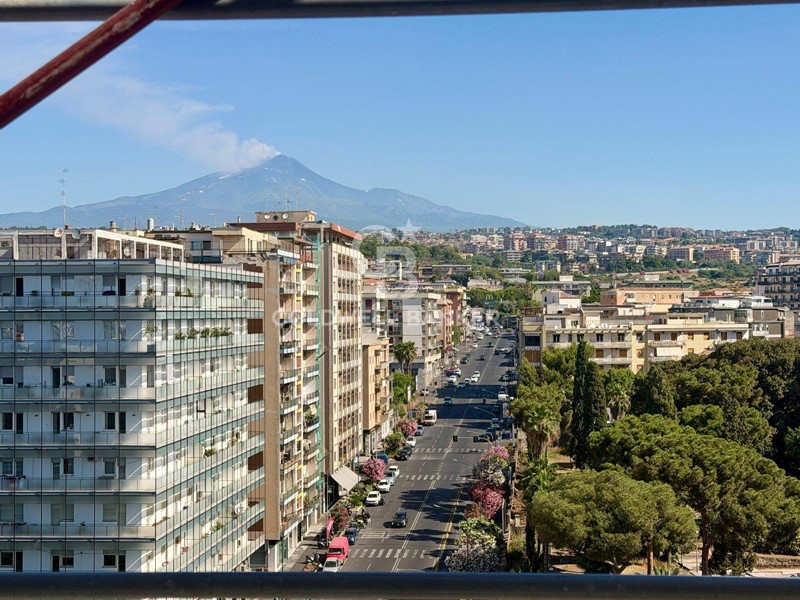 Appartamento in Vendita a Catania, 279'000&euro;, 177 m²
