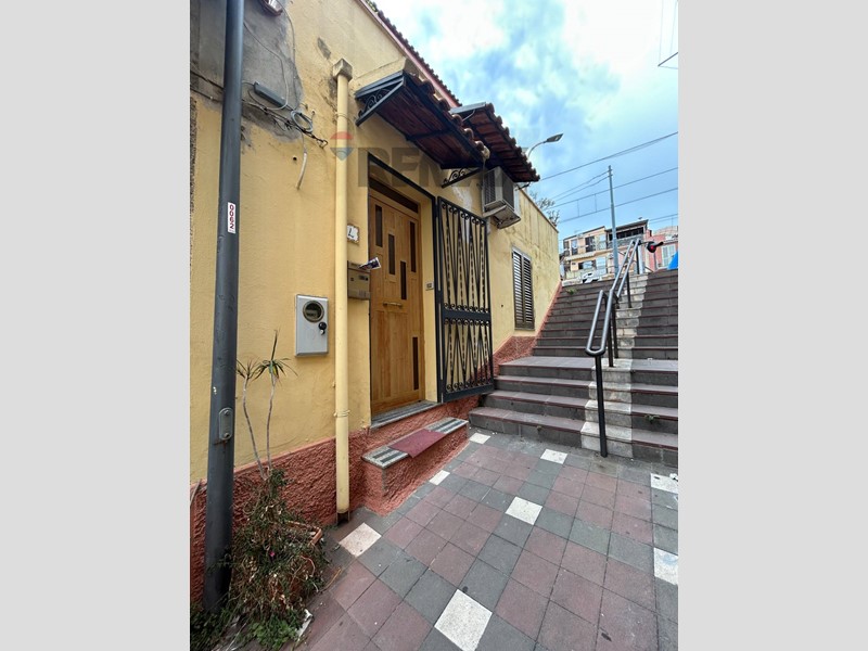 Quadrilocale in Vendita a Roccalumera, 84'000&euro;, 109 m²