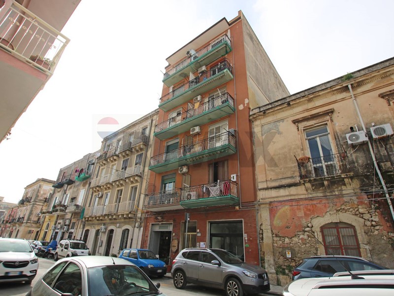 Appartamento in Vendita a Siracusa, 78'000&euro;, 101 m²