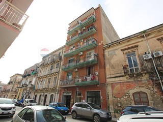 Appartamento in Vendita a Siracusa, 78'000&euro;, 101 m²