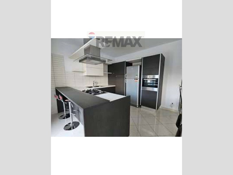 Trilocale in Vendita a Sant'Agata di Militello, 135'000&euro;, 140 m²