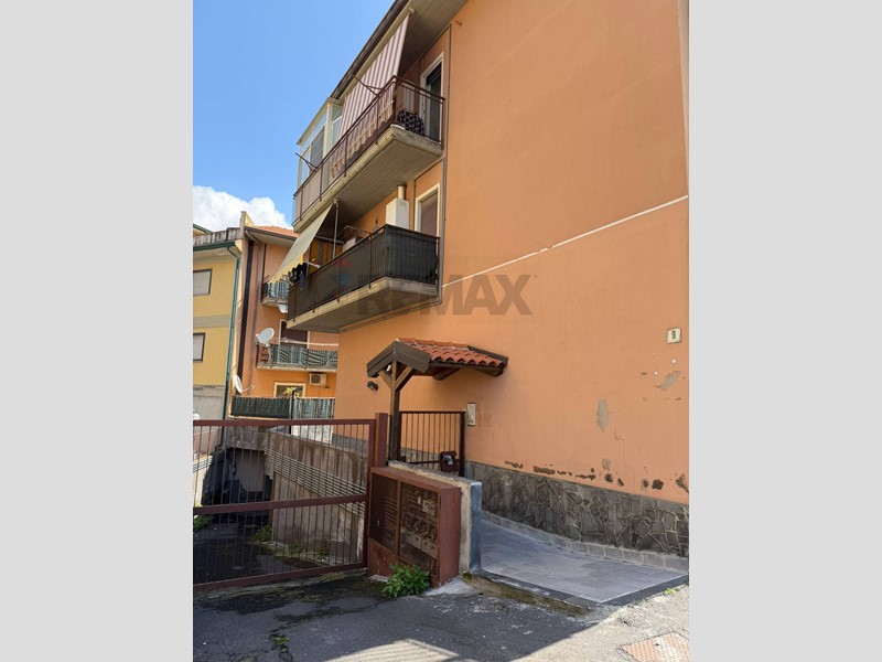 Quadrilocale in Vendita a Camporotondo Etneo, 125'000&euro;, 110 m²