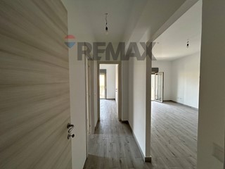 Quadrilocale in Vendita a Santa Teresa di Riva, 120'000&euro;, 81 m²
