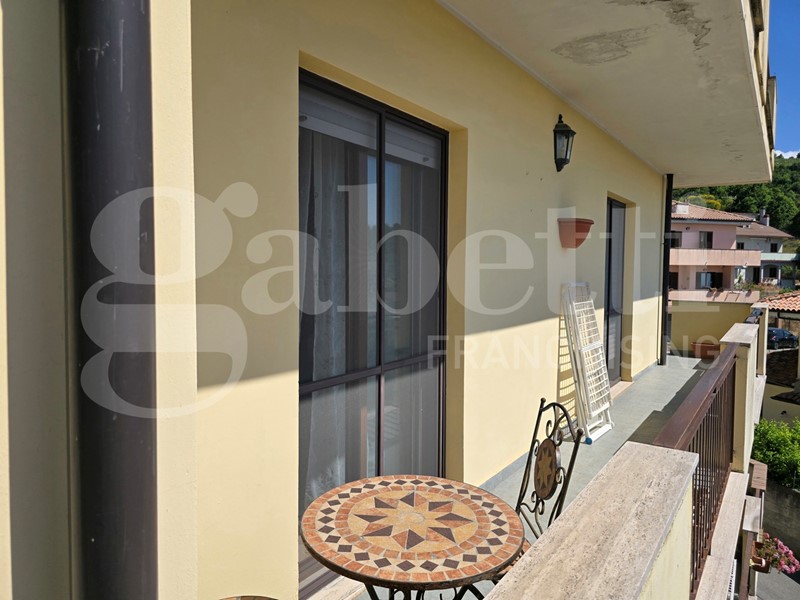 Quadrilocale in Vendita a Pentone, 75'000&euro;, 93 m²