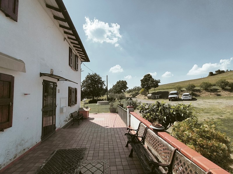 Appartamento in Vendita a Pianoro, 325'000&euro;, 210 m², con Box