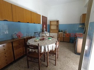 Trilocale in Vendita a Reggio Calabria, 65'000&euro;, 100 m²