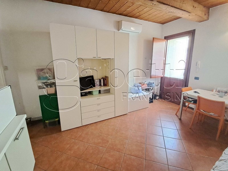 Monolocale in Vendita a Ferrara, 97'000&euro;, 35 m², arredato