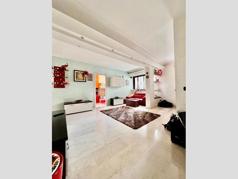 Trilocale in Vendita a Roma, 319'000&euro;, 90 m²