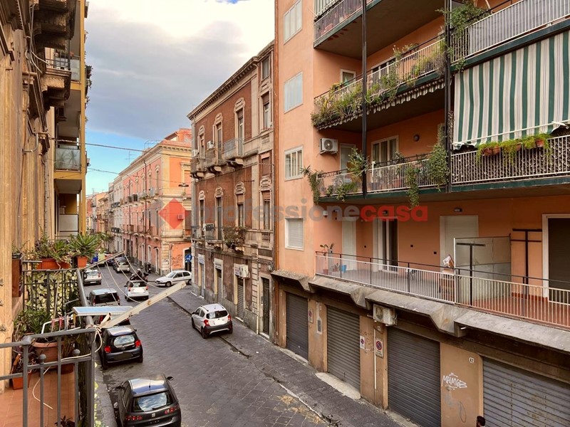 Appartamento in Vendita a Catania, 150'000&euro;, 180 m²