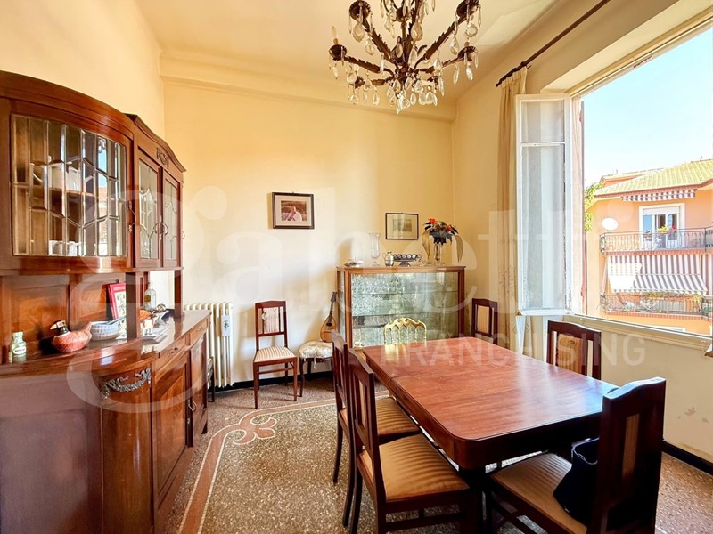 Appartamento in Vendita a Imperia, 240'000&euro;, 120 m²
