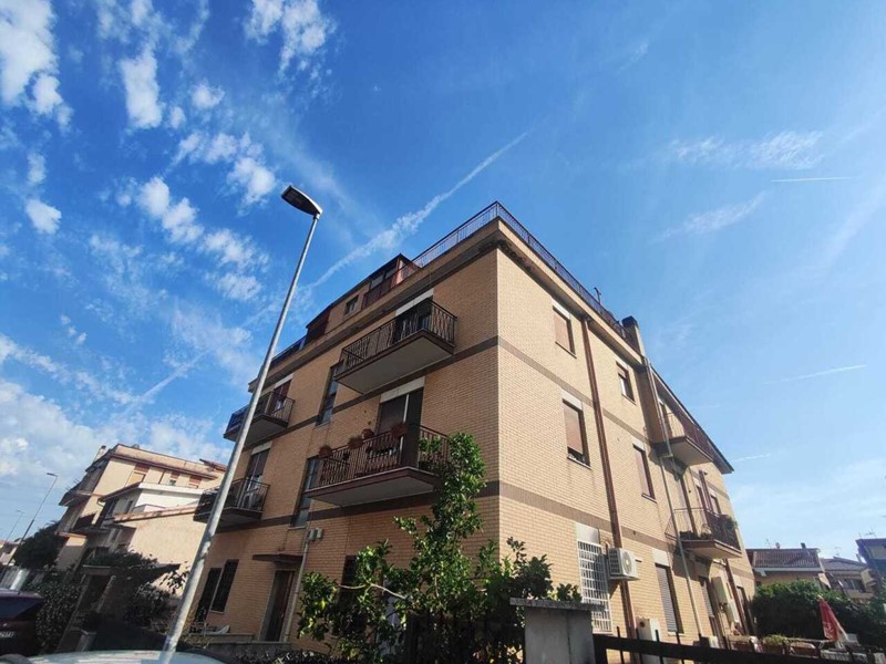Quadrilocale in Vendita a Guidonia Montecelio, zona Villanova, 89'000&euro;, 100 m²