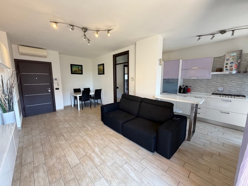 Trilocale in Affitto a Reggio Emilia, zona Acque Chiare, 1'200&euro;, 85 m², arredato, con Box
