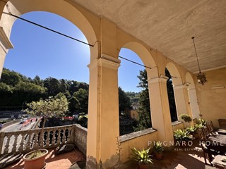Appartamento in Vendita a Pontremoli, 455'000&euro;, 423 m²