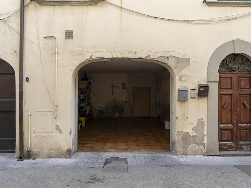 Quadrilocale in Vendita a Ponsacco, 68'000&euro;, 83 m², con Box