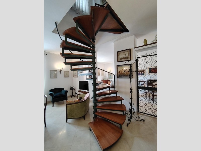 Appartamento in Vendita a Carrara, 380'000&euro;, 250 m², arredato