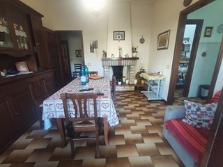 Appartamento in Vendita a Lucca, zona Santa Maria a Colle, 310'000&euro;, 140 m², arredato