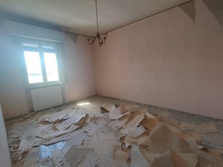 Trilocale in Vendita a Pisa, 185'000&euro;, 70 m², con Box