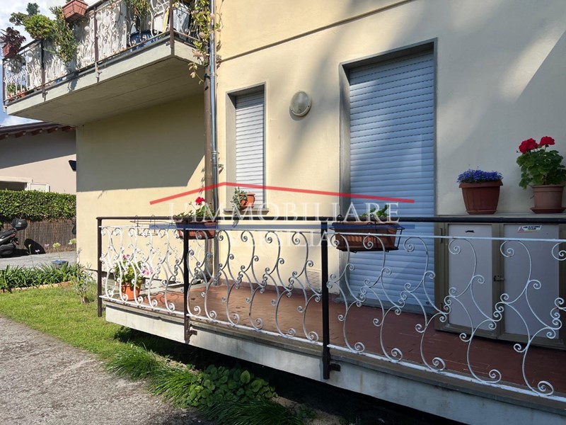 Appartamento in Vendita a Massa, zona Ronchi, 240'000&euro;, 75 m², arredato, con Box