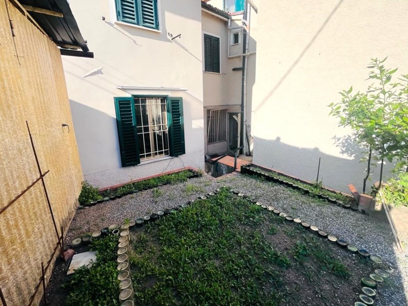 Quadrilocale in Vendita a Pescia, 75'000&euro;, 90 m², con Box