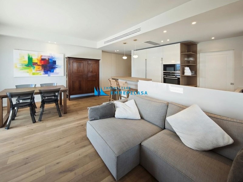 Attico in Vendita a Montignoso, zona Cinquale, 850'000&euro;, 100 m², arredato
