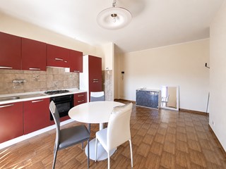 Bilocale in Vendita a Carrara, zona Avenza, 125'000&euro;, 45 m², arredato