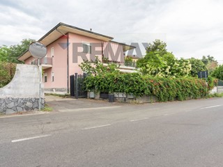 Appartamento in Vendita a Zafferana Etnea, 75'000&euro;, 92 m²