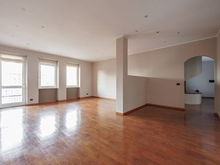 Appartamento in Vendita a Torino, 520'000&euro;, 214 m²