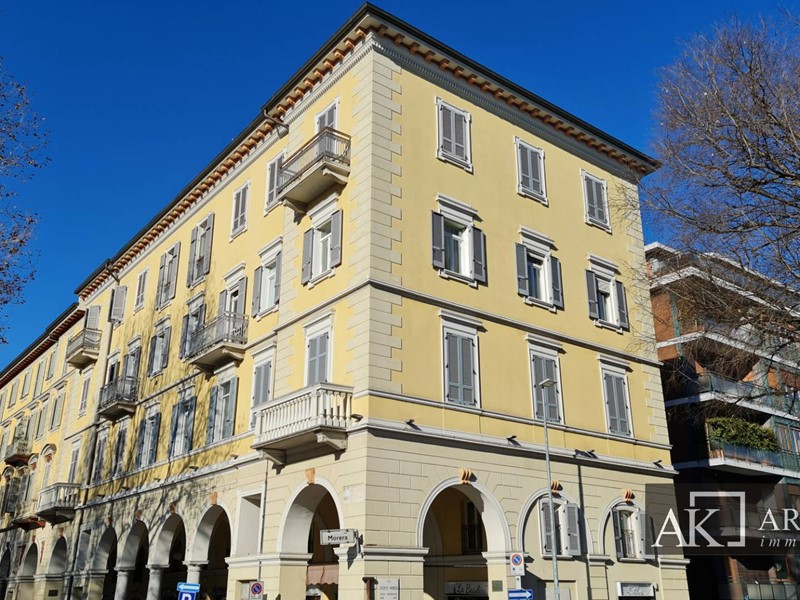 Quadrilocale in Affitto a Novara, 1'300&euro;, 160 m²