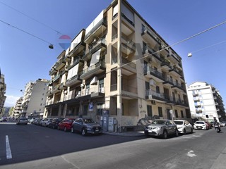 Appartamento in Affitto a Catania, 1'300&euro;, 181 m²