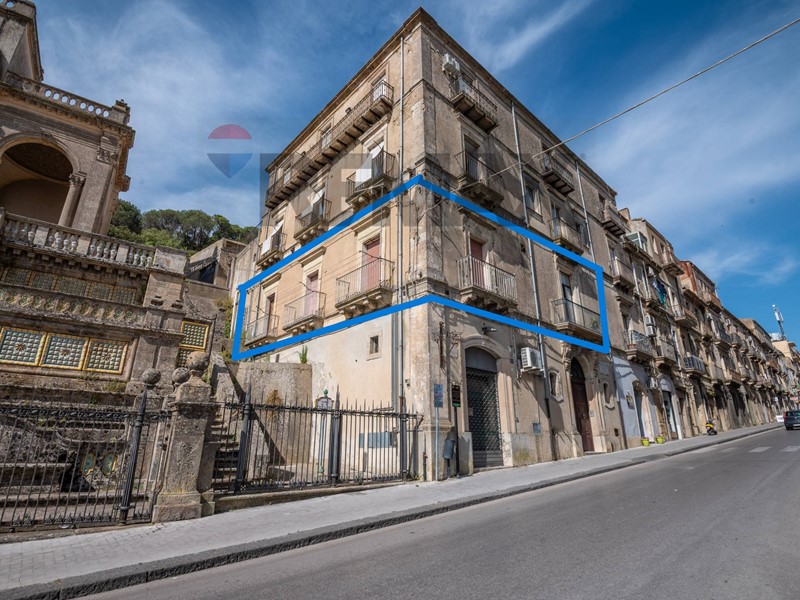 Appartamento in Vendita a Caltagirone, 119'000&euro;, 182 m²