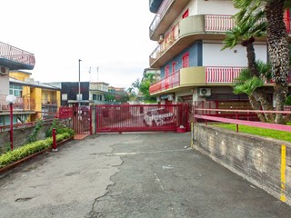 Quadrilocale in Vendita a Aci Catena, 120'000&euro;, 113 m²
