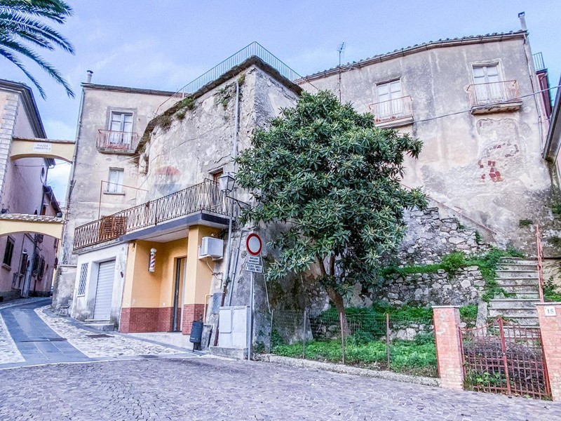 Appartamento in Vendita a Ceppaloni, 43'000&euro;, 255 m²
