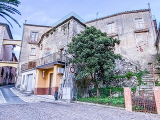 Appartamento in Vendita a Ceppaloni, 43'000&euro;, 255 m²