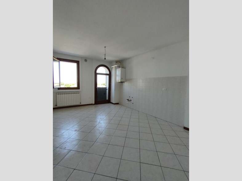Bilocale in Vendita a Gavello, 65'000&euro;, 54 m²